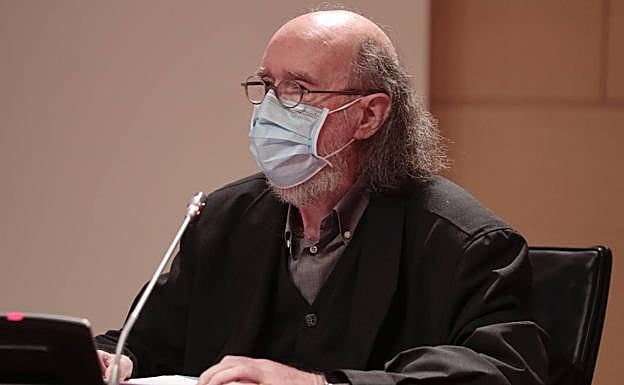 El etnógrafo durante su ponencia en las Cortes de Castilla y León, en el marco de la presentación de la tercera entrega de la serie 'Municipalismo' de El Norte de Castilla