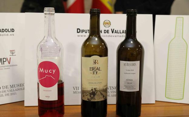 Los tres vinos premiados. 