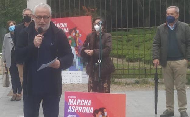 Leo Harlem en el acto de presentación de la 44 Marcha Asprona.