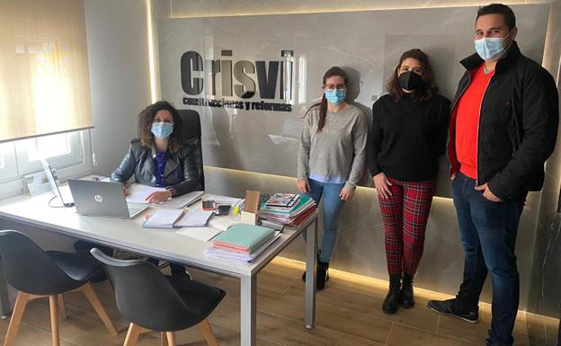 Una parte del equipo de profesionales de CRISVI Construcciones y Reformas. 