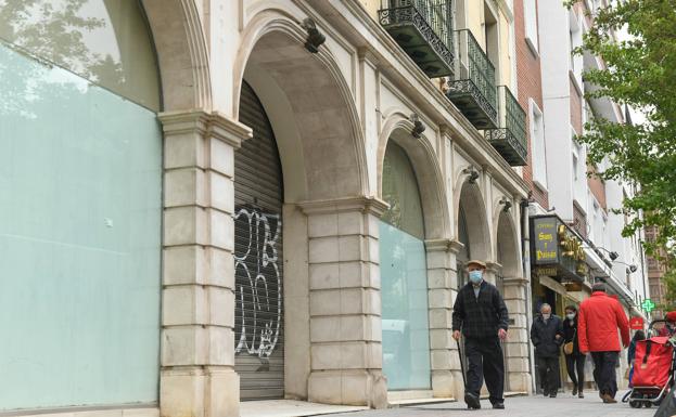 Fachada de las antiguas galerías Duvicentro, que fueron ocupadas por la tienda de deportes Forum Sport. 