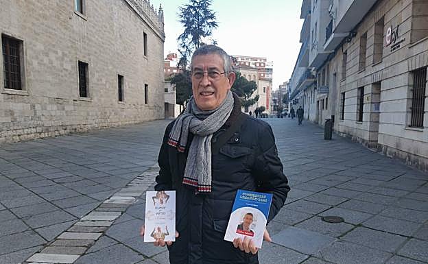 Carlos Valentín, con sus libros.