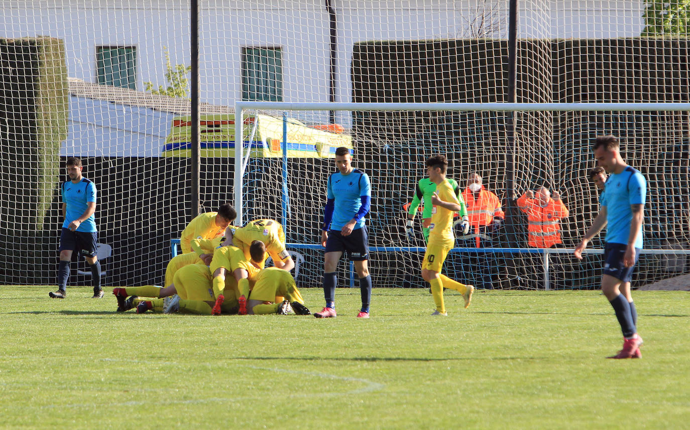 Jugadas del encuentro disputado entre La Granja y La Bañeza.