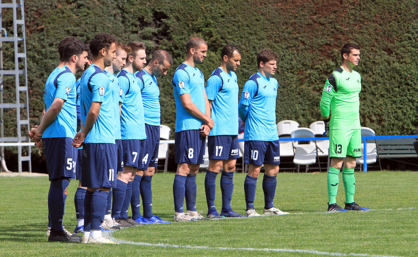 Jugadas del encuentro disputado entre La Granja y La Bañeza.