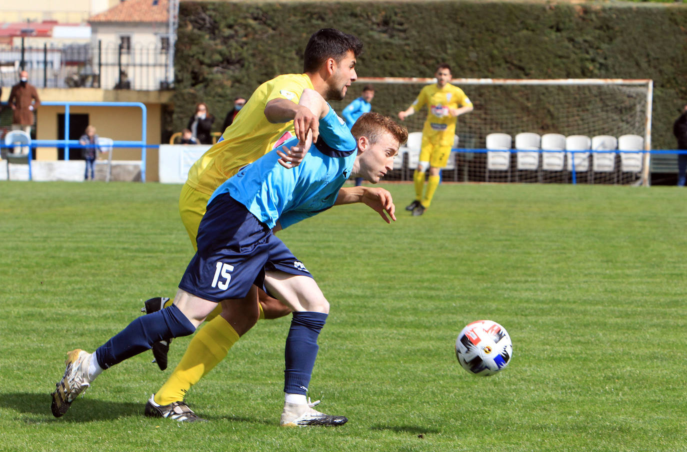 Jugadas del encuentro disputado entre La Granja y La Bañeza.