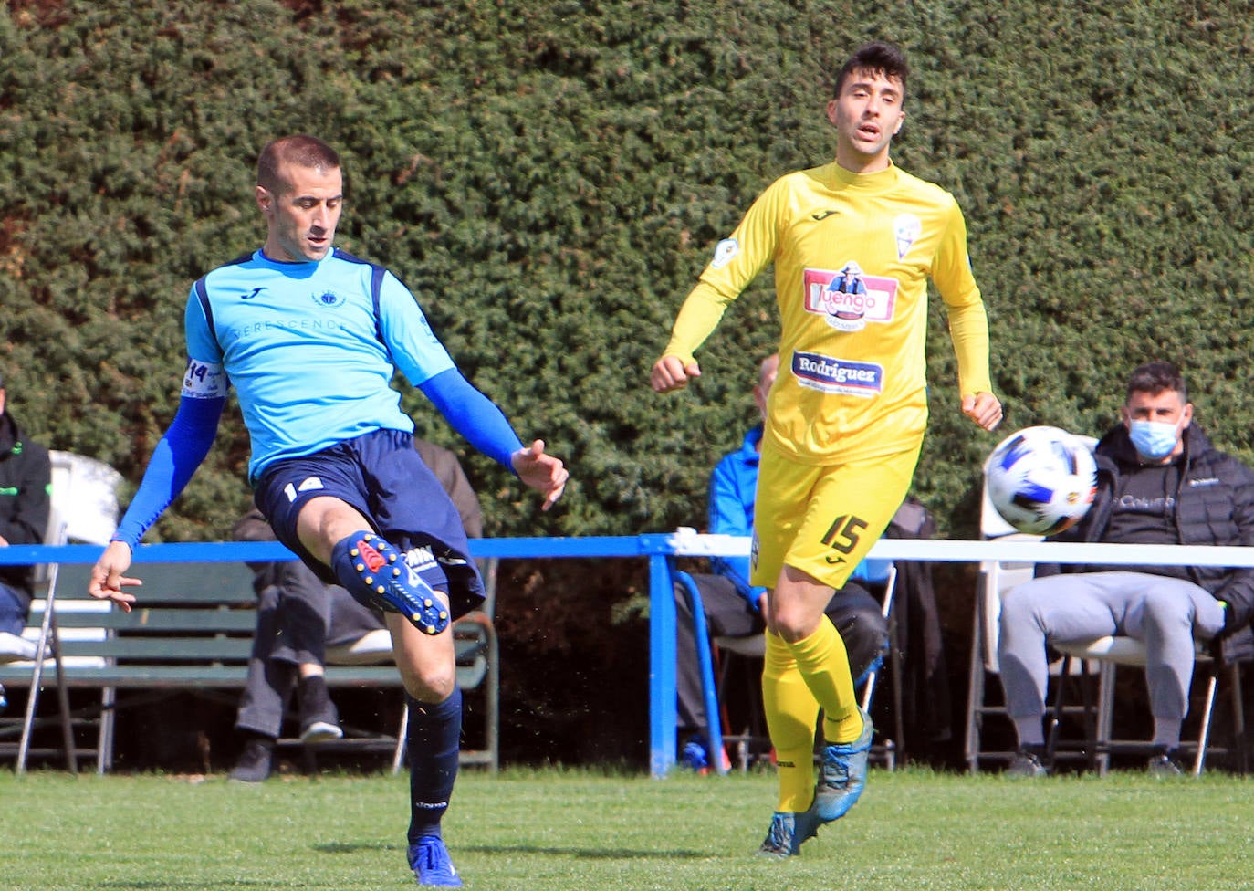 Jugadas del encuentro disputado entre La Granja y La Bañeza.