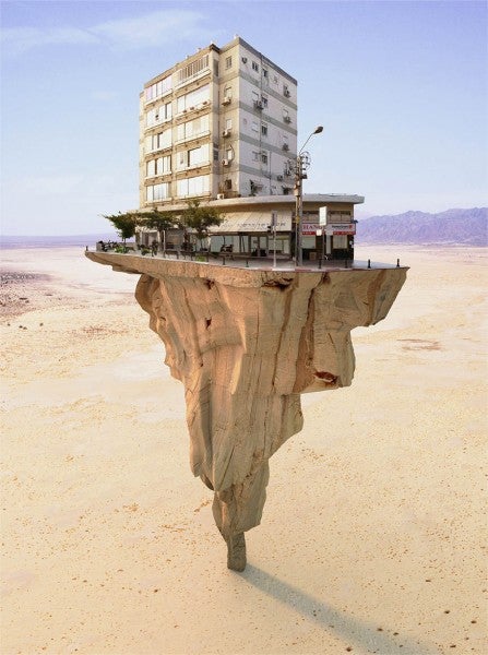 Edificio pedestal, diseñado por Victor Enrich.