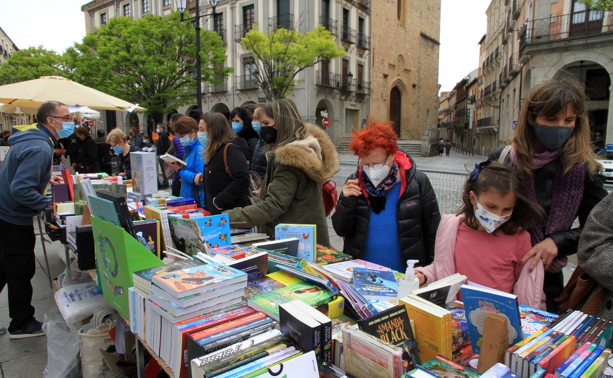 Venta de libros en la Plaza Mayor.