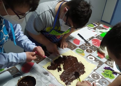 Imagen secundaria 1 - Recetario Degusta: Palmeras de chocolate y macedonia, por los Top Chef Down de Palencia