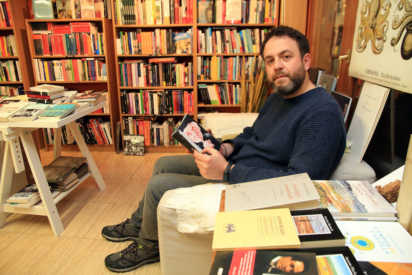 Héctor Monterrubio, de la librería Ícaro.