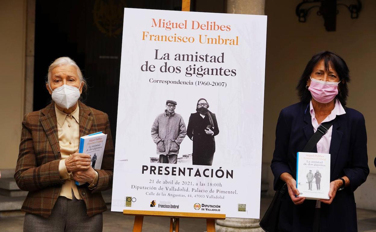 María España Suárez y Elisa Delibes en la presentación del libro. 