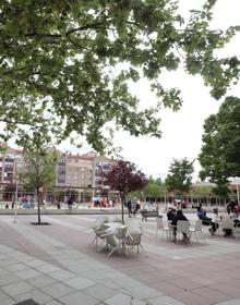Imagen secundaria 2 - Plazas de Carmen Ferreiro, Caño Argales y Ribera de Castilla. 