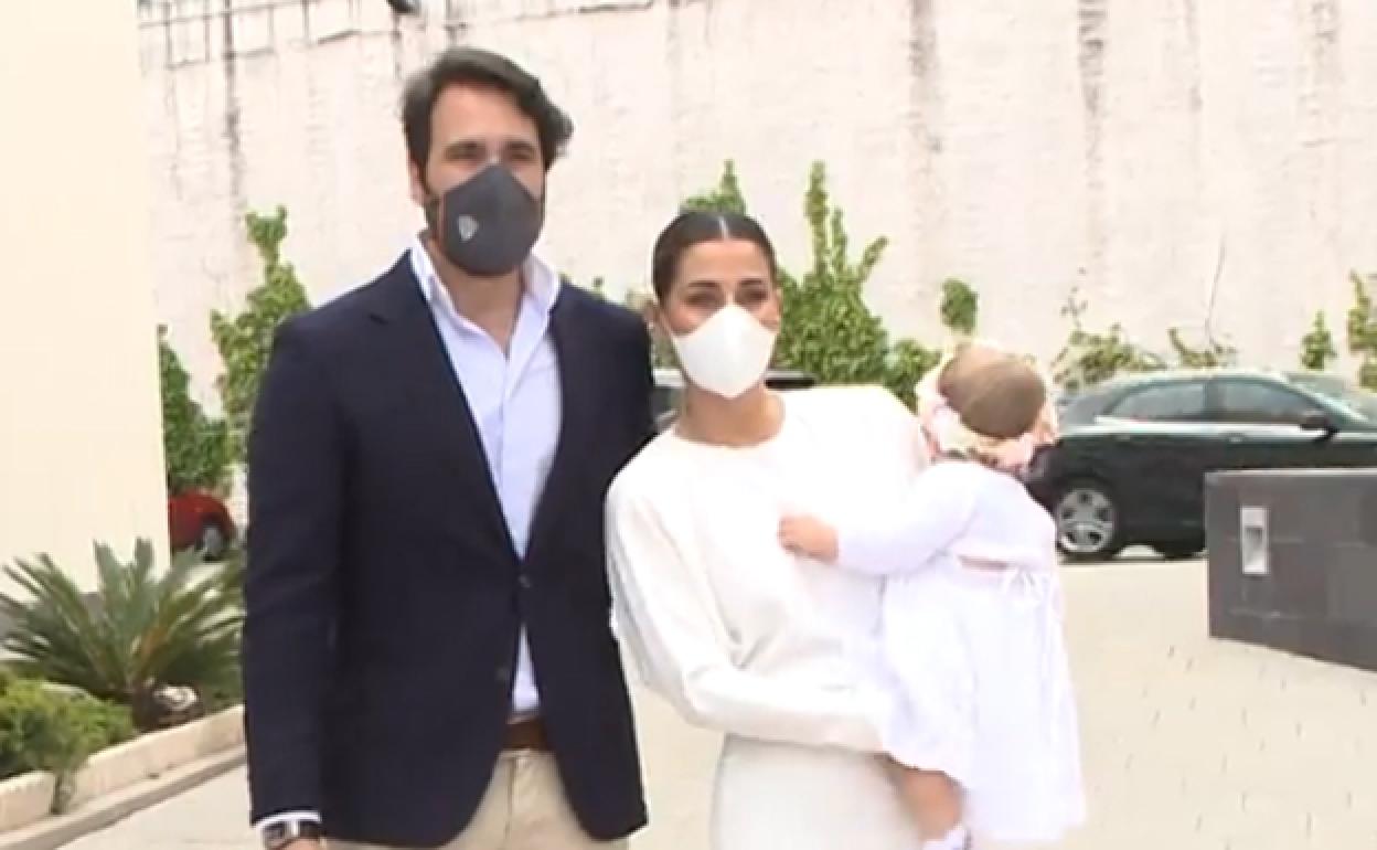 Elena Tablada con Juan Ungría y la pequeña Camila. 
