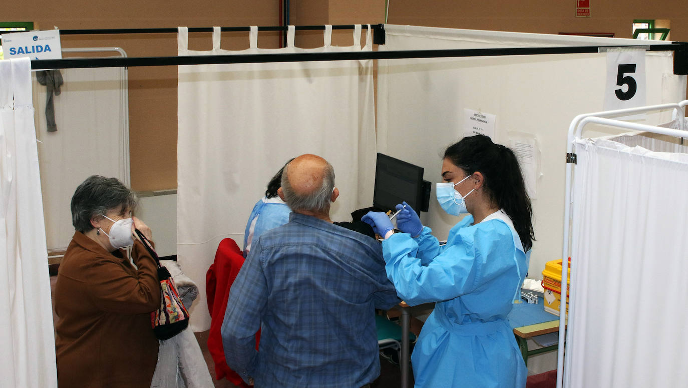 Vacunación en el pabellón Pedro Delgado con Janssen.