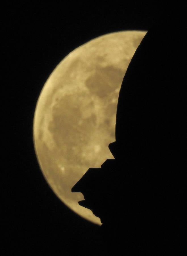 Fotos: La superluna rosa deslumbra al mundo