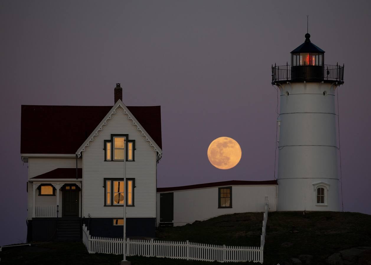 Fotos: La superluna rosa deslumbra al mundo
