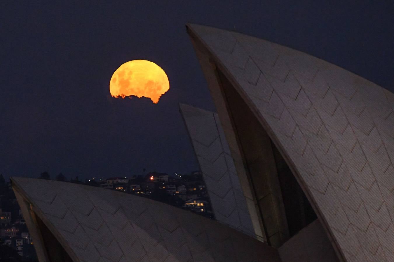 Fotos: La superluna rosa deslumbra al mundo