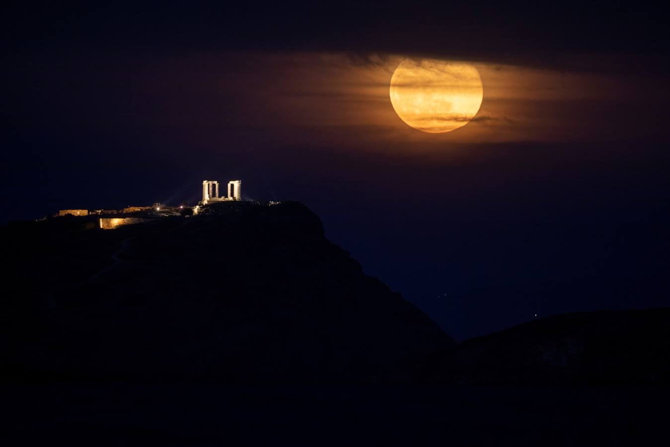Fotos: La superluna rosa deslumbra al mundo