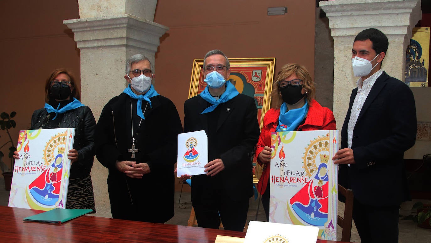 Belén Escudero (i), César Franco, Carlos García y Sonia Martín, durante la presentación.
