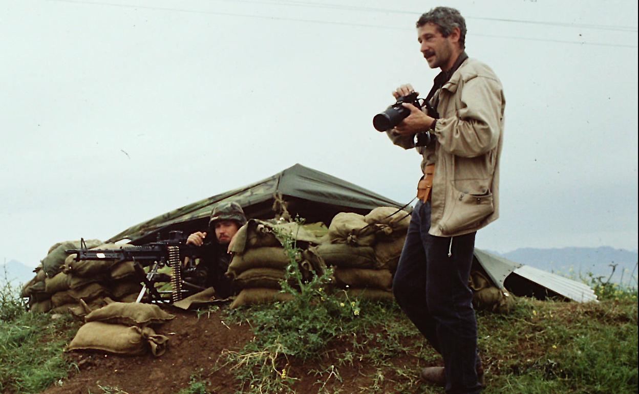 Fidel Raso, durante una cobertura informativa en la guerra de Irak. 