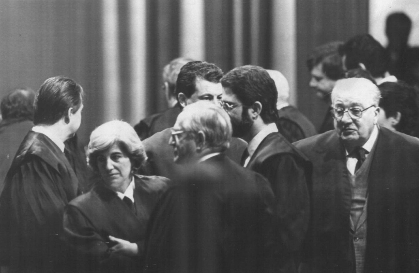 30.03.87 Francisca Sauquillo, García de Pablos y José Mohedano, abogados del síndrome tóxico en el juicio de la colza en Madrid.