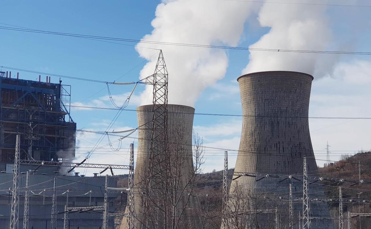 Imagen de las torres de refrigeración, cuya demolición está prevista para 2022. 