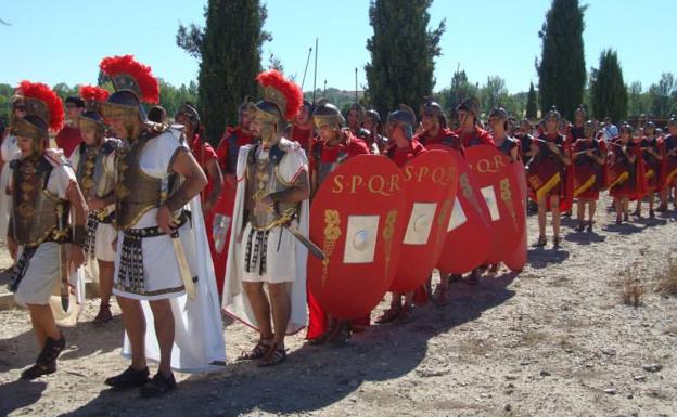 Desfile de una legión romana en el municipio.