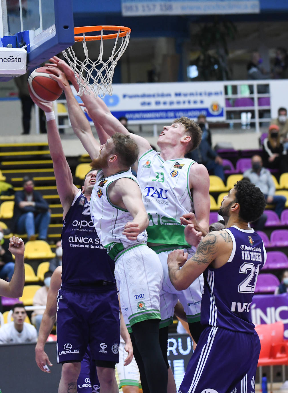 Fotos: Real Valladolid de Baloncesto 83 - 88 Tau Castelló