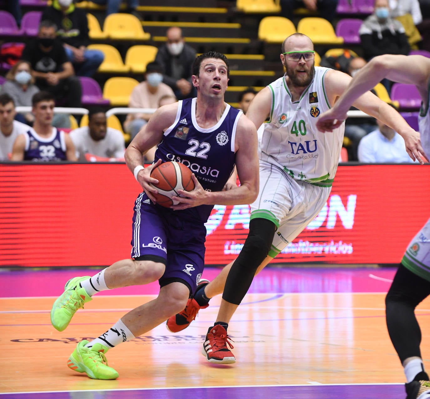 Fotos: Real Valladolid de Baloncesto 83 - 88 Tau Castelló