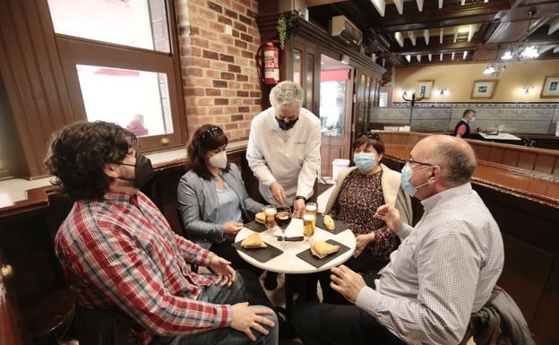 Los hosteleros de Castilla y León piden certezas a la Junta y trabajar en el horario que marcan sus licencias