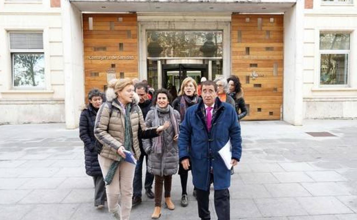 Alfredo Escaja, tras salir de una reunión en la Consejería de Sanidad. 