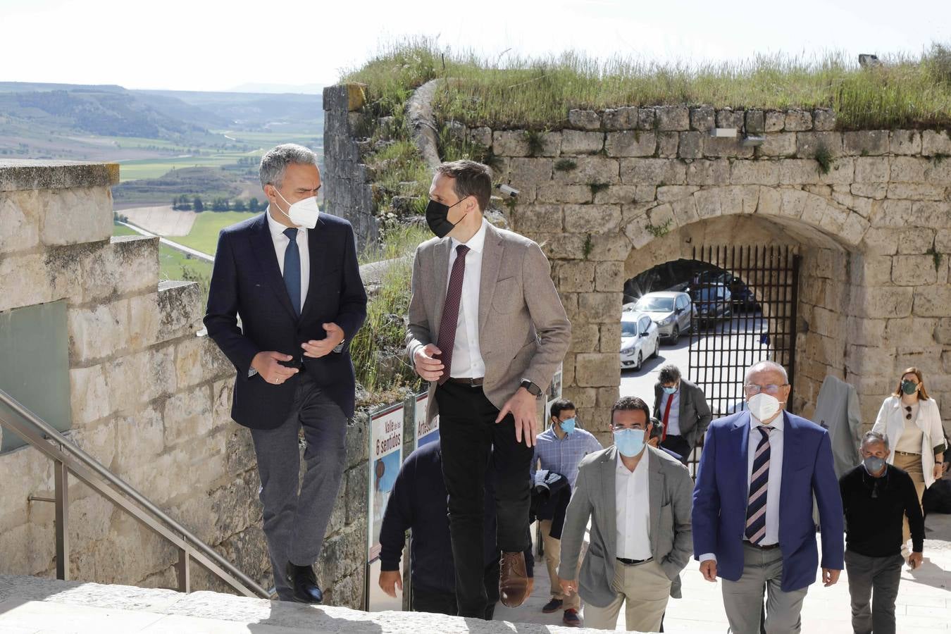 Fotos: Javier Izquierdo visita las obras de rehabilitación del castillo de Peñafiel