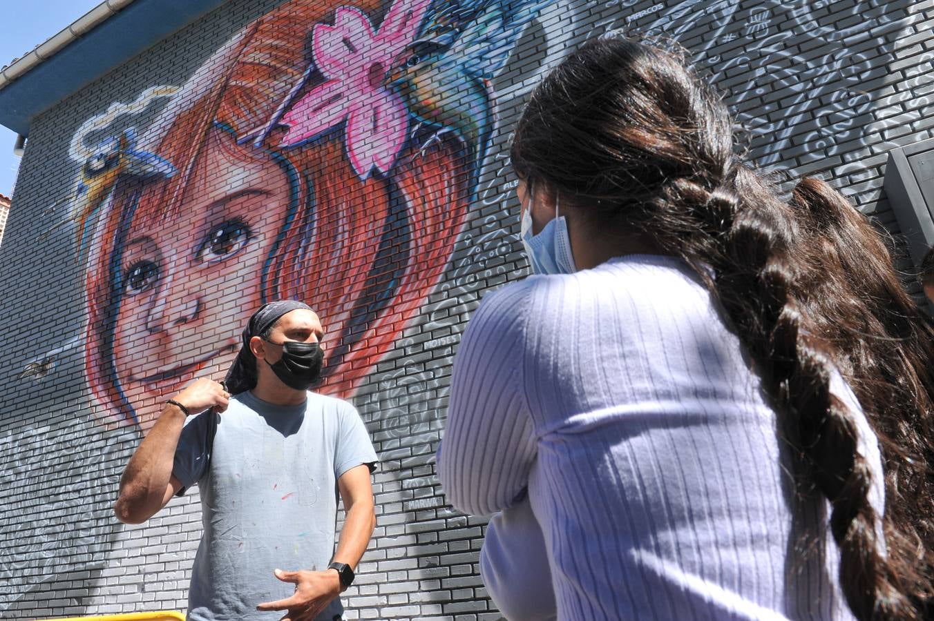 Fotos: Mural contra la segregación escolar en el colegio Cristóbal Colón de Valladolid