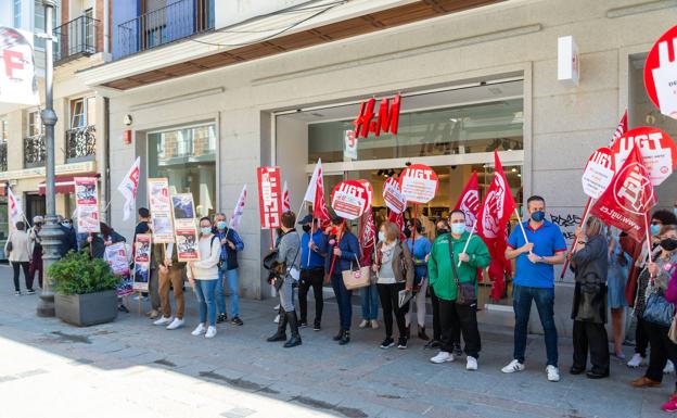 Protesta esta mañana en el establecImiento H&M.