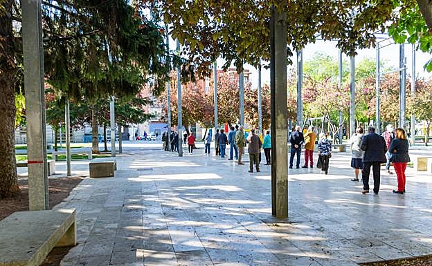 Cola para recibir la segunda dosis de Pfizer en La Puebla. 