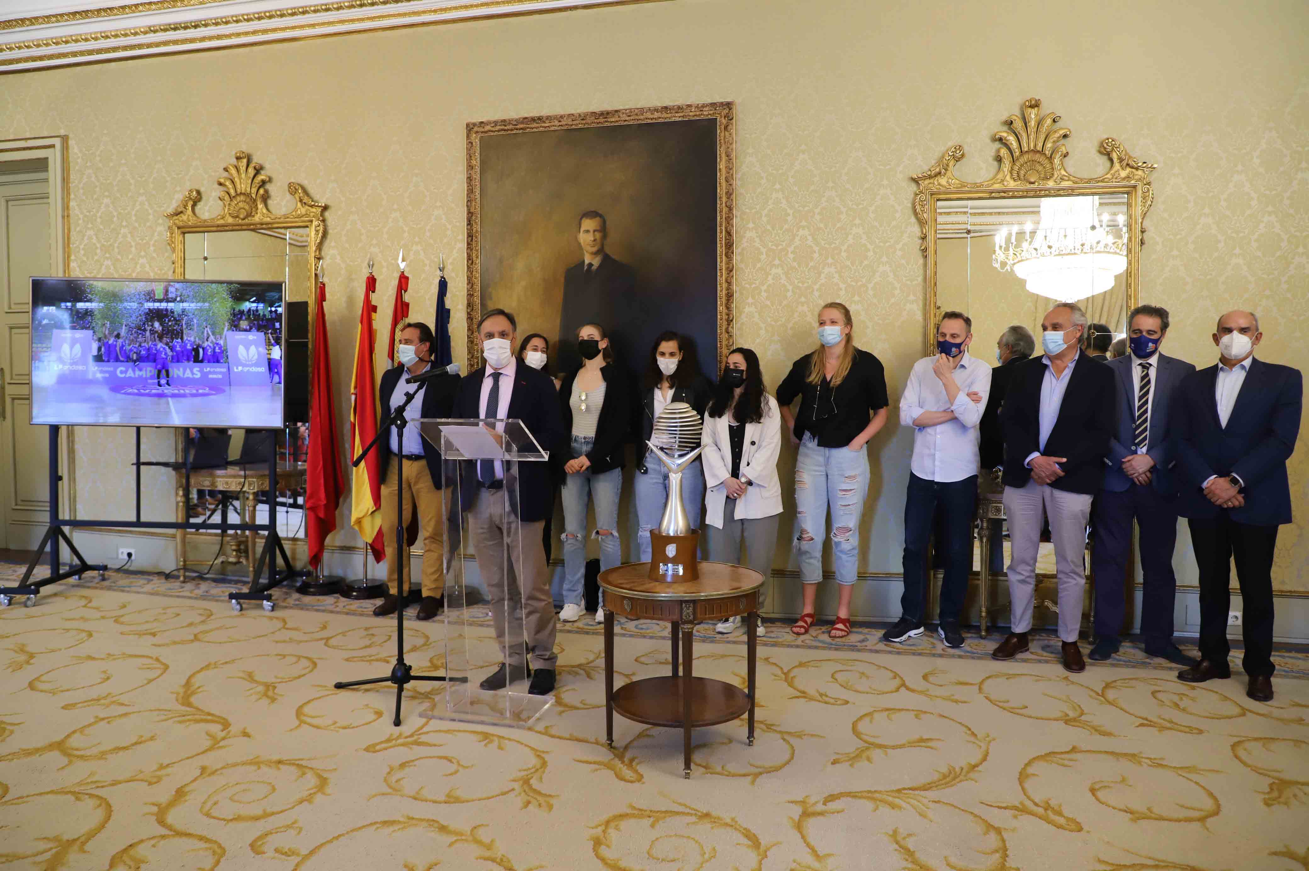 Fotos: Recepción en el Ayuntamiento al CB Avenida