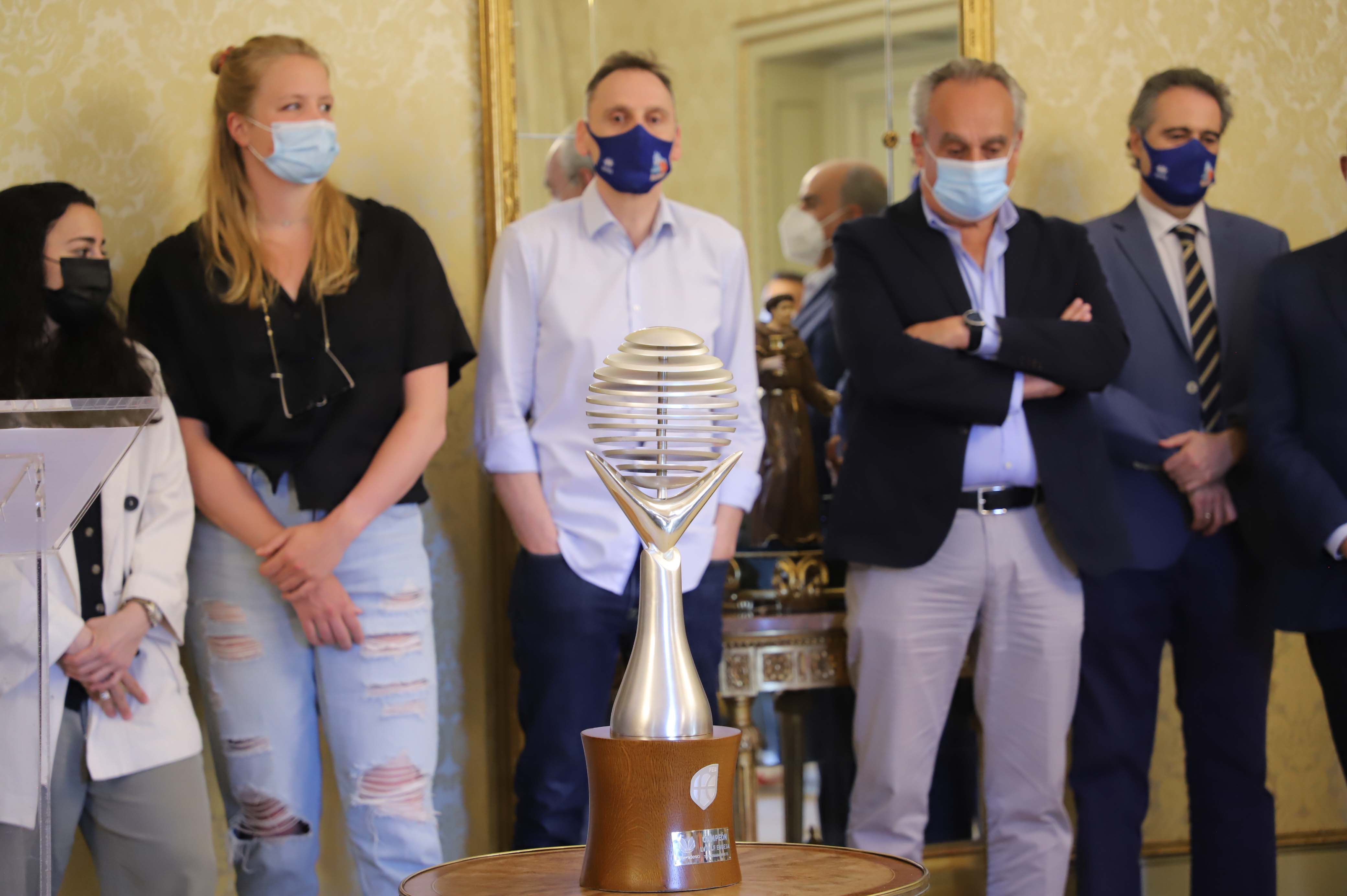 Fotos: Recepción en el Ayuntamiento al CB Avenida