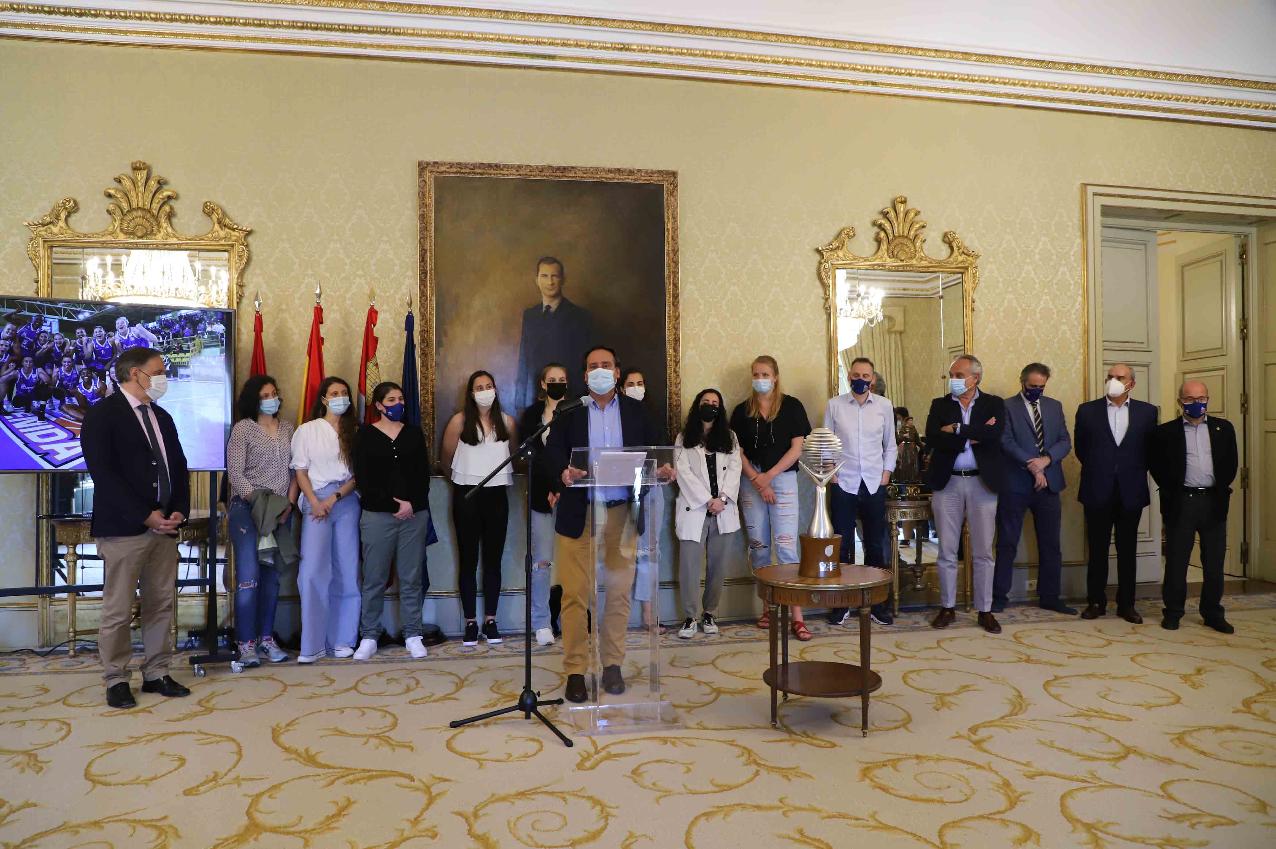 Fotos: Recepción en el Ayuntamiento al CB Avenida