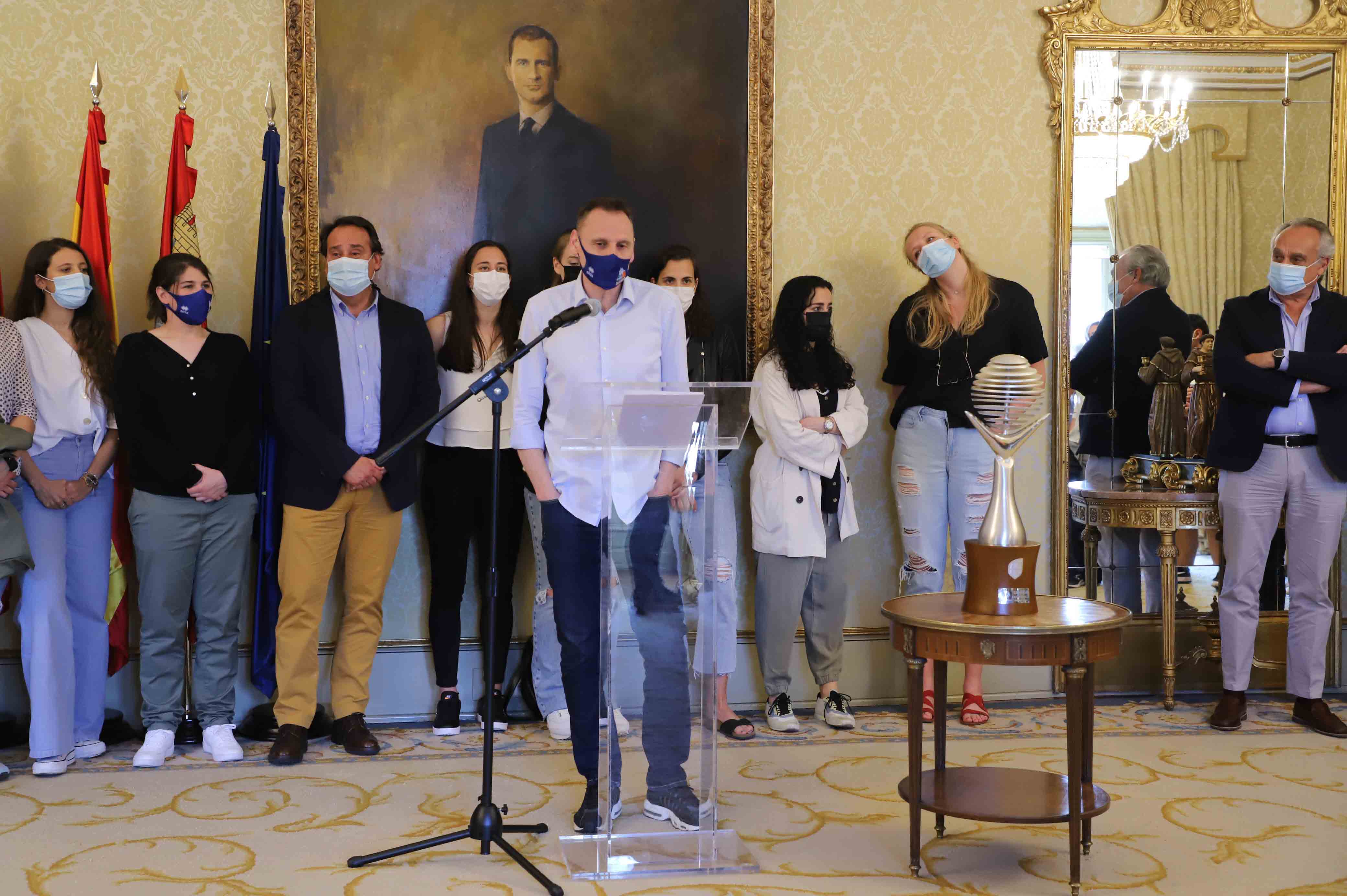 Fotos: Recepción en el Ayuntamiento al CB Avenida