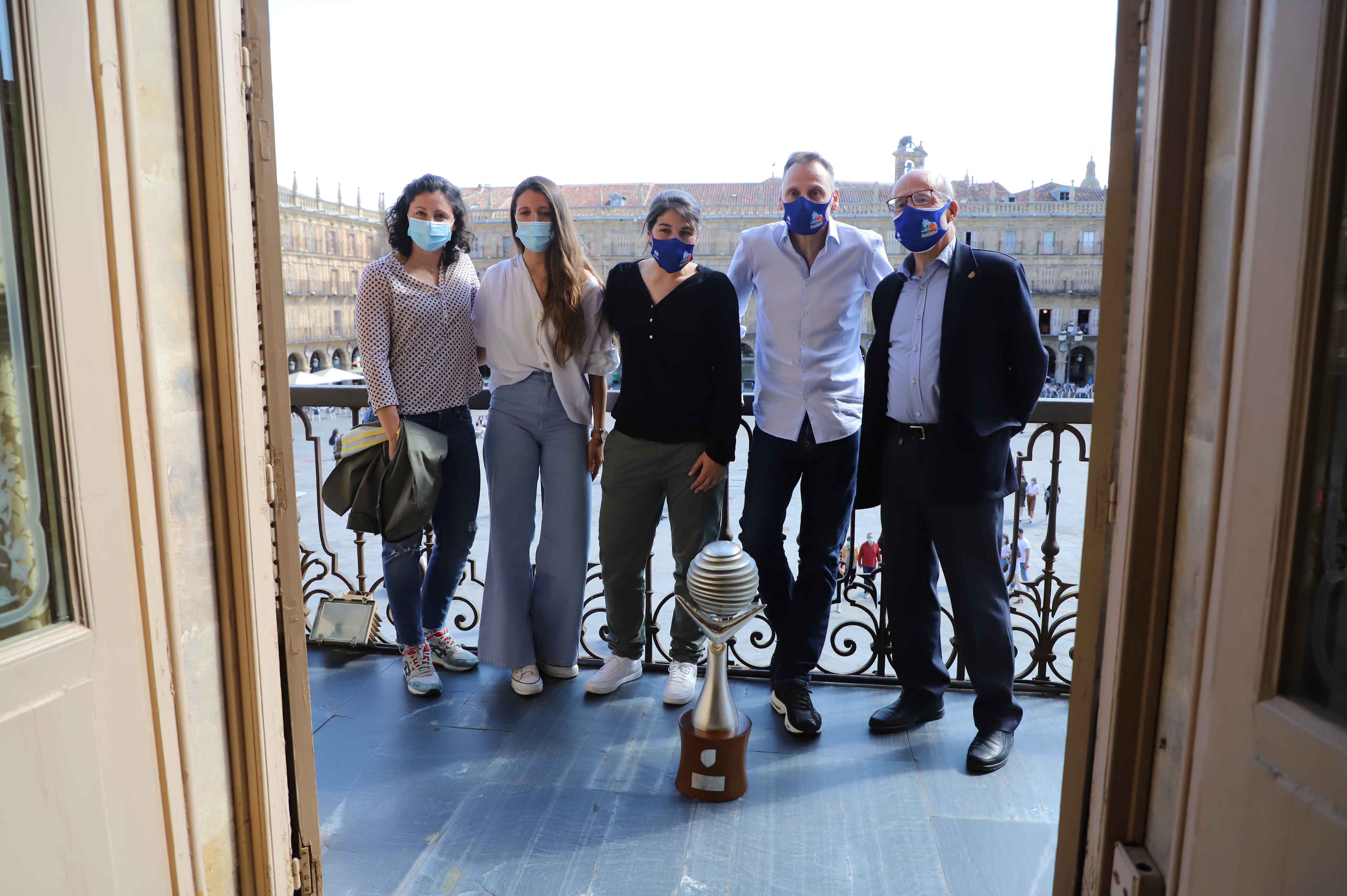 Fotos: Recepción en el Ayuntamiento al CB Avenida