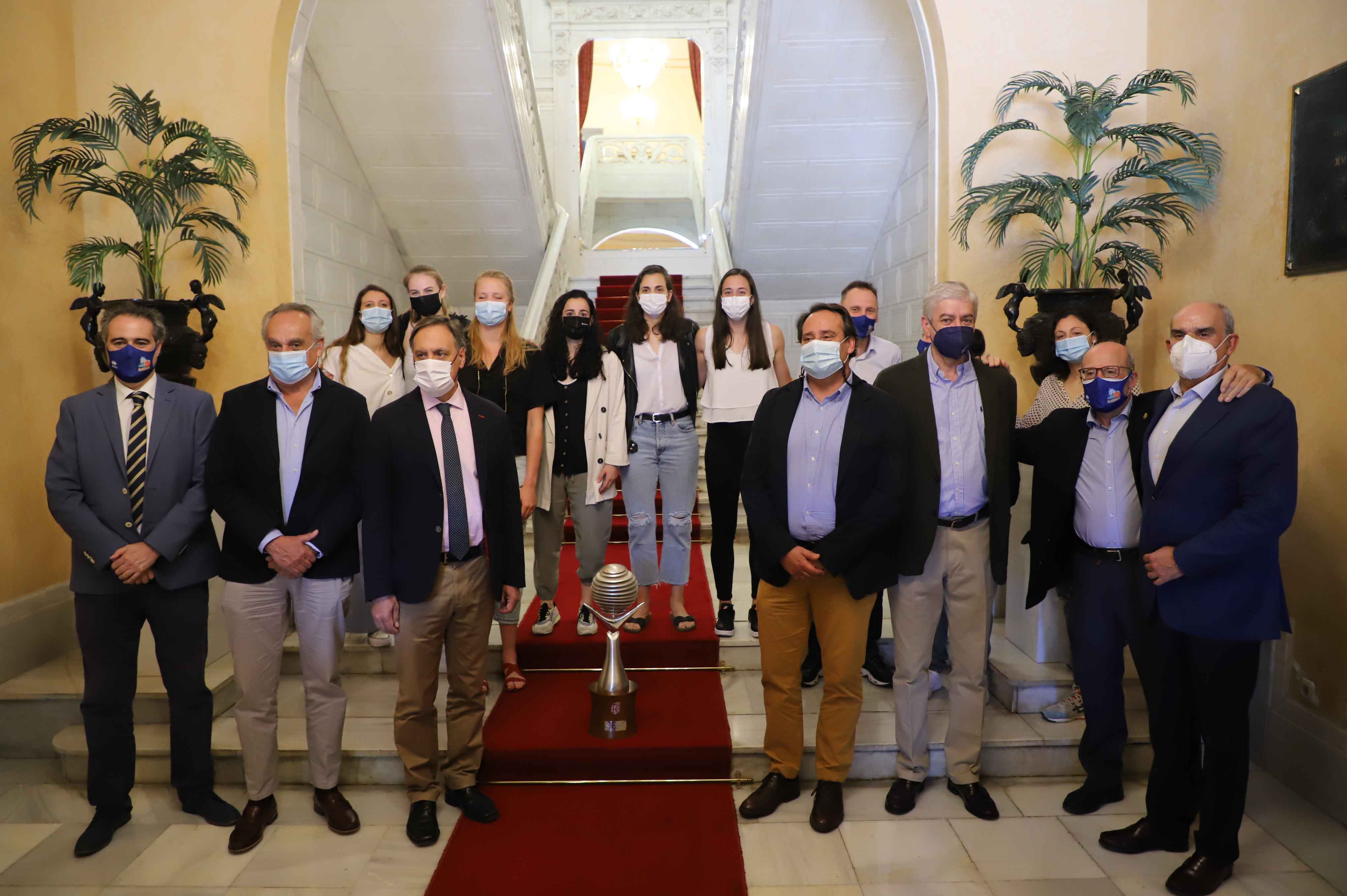 Fotos: Recepción en el Ayuntamiento al CB Avenida