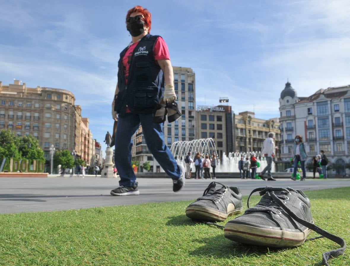 Los vallisoletanos se echan a la calle para participar en la marcha. 