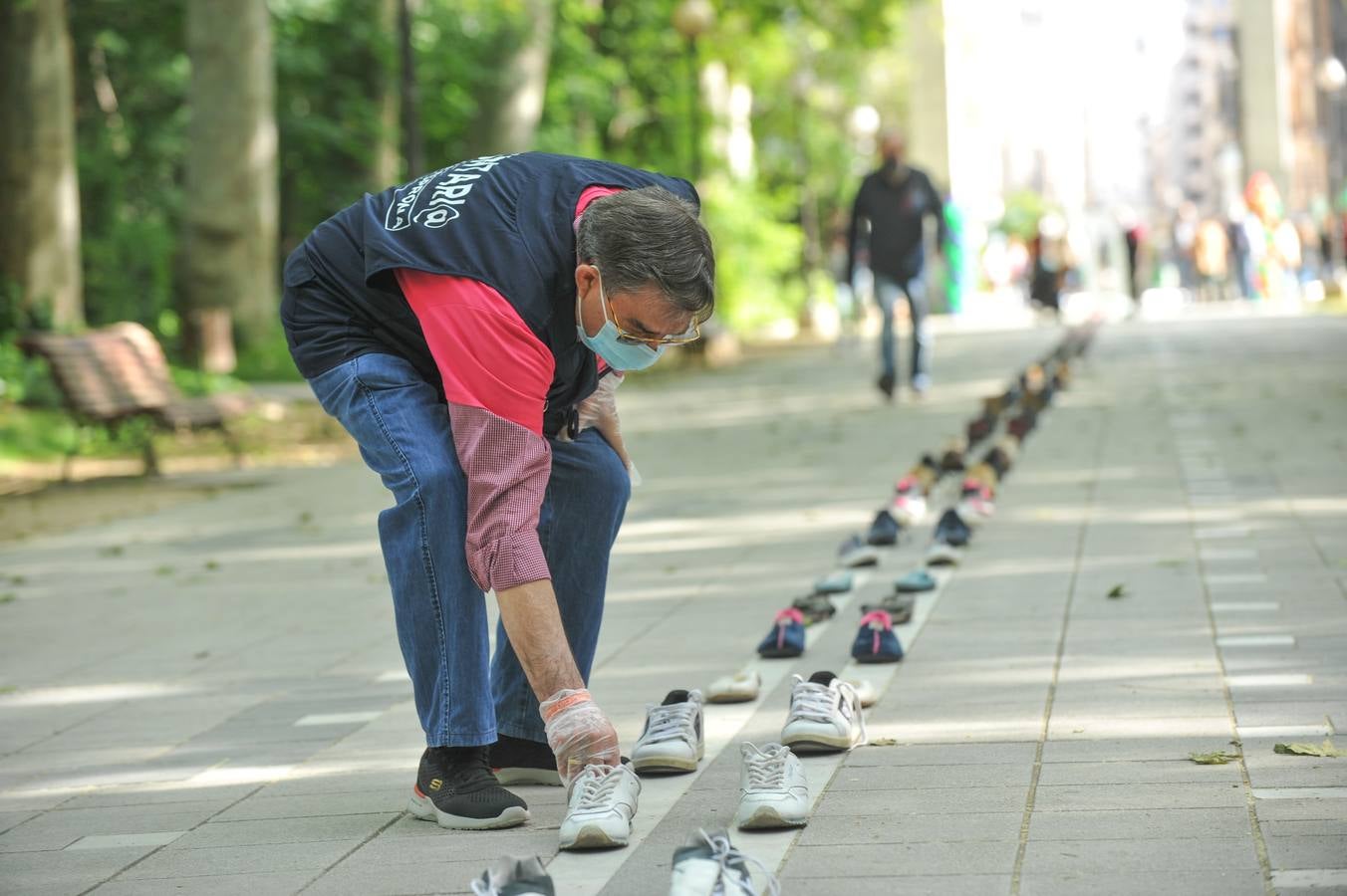 Los vallisoletanos se echan a la calle para participar en la marcha. 