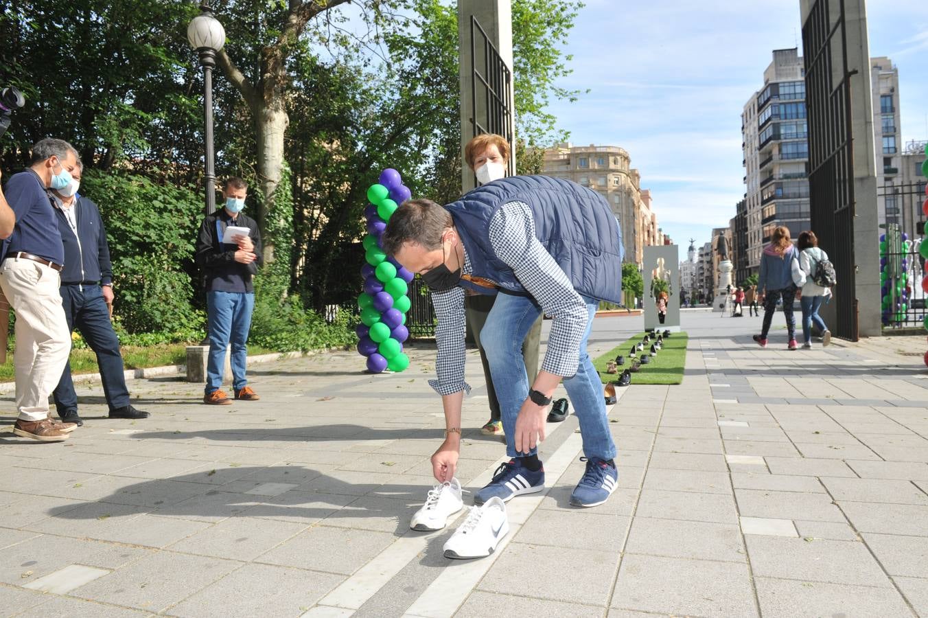 Los vallisoletanos se echan a la calle para participar en la marcha. 