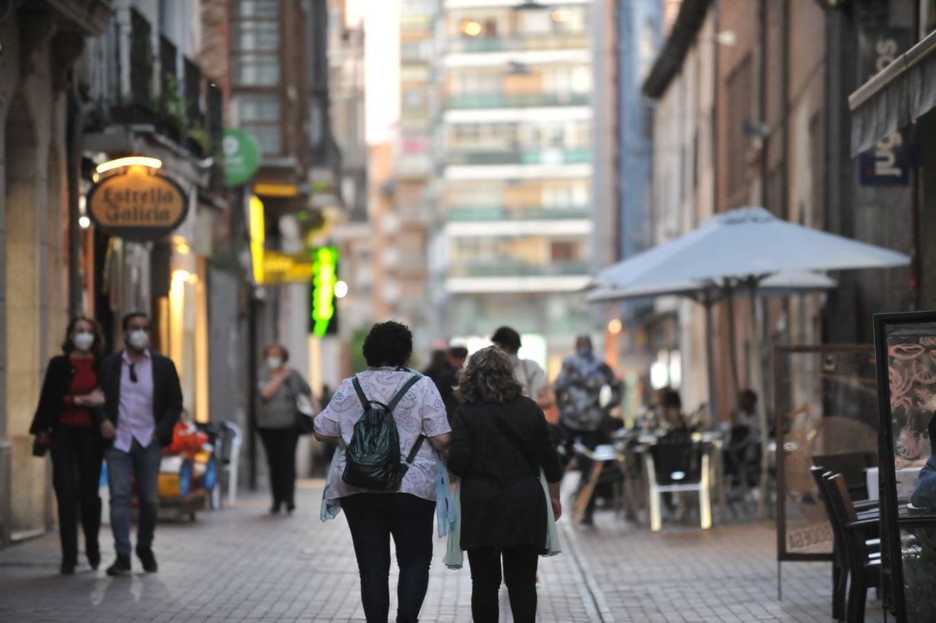 Fotos: Los vallisoletanos vacían las calles en el último toque de queda