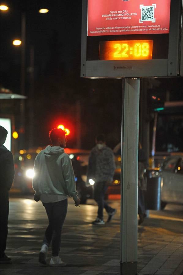 Fotos: Los vallisoletanos vacían las calles en el último toque de queda
