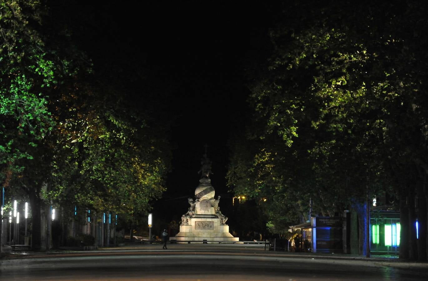Fotos: Los vallisoletanos vacían las calles en el último toque de queda