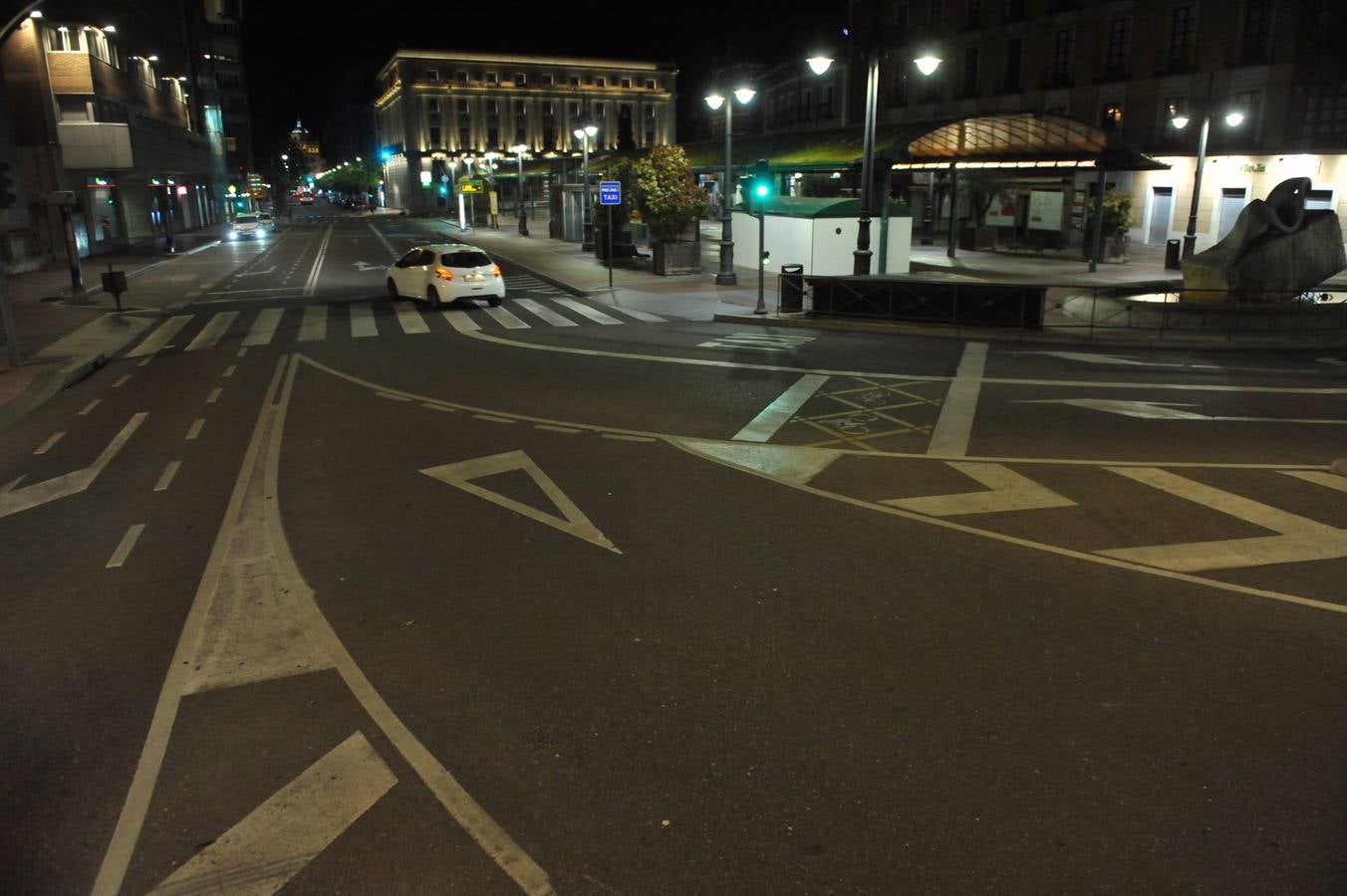 Fotos: Los vallisoletanos vacían las calles en el último toque de queda