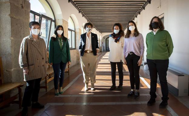 El equipo de mediación. De izquierda a derecha, Patricia Guilarte, Carmen Jiménez, Rafaela Romero, MiriamLorenzo, Ester Villazán y María Jesús Matia.