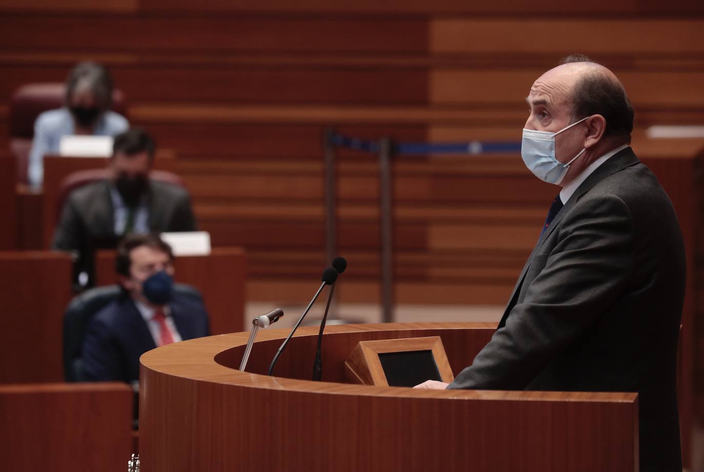 Fotos: El procurador del Común interviene en el pleno de las Cortes